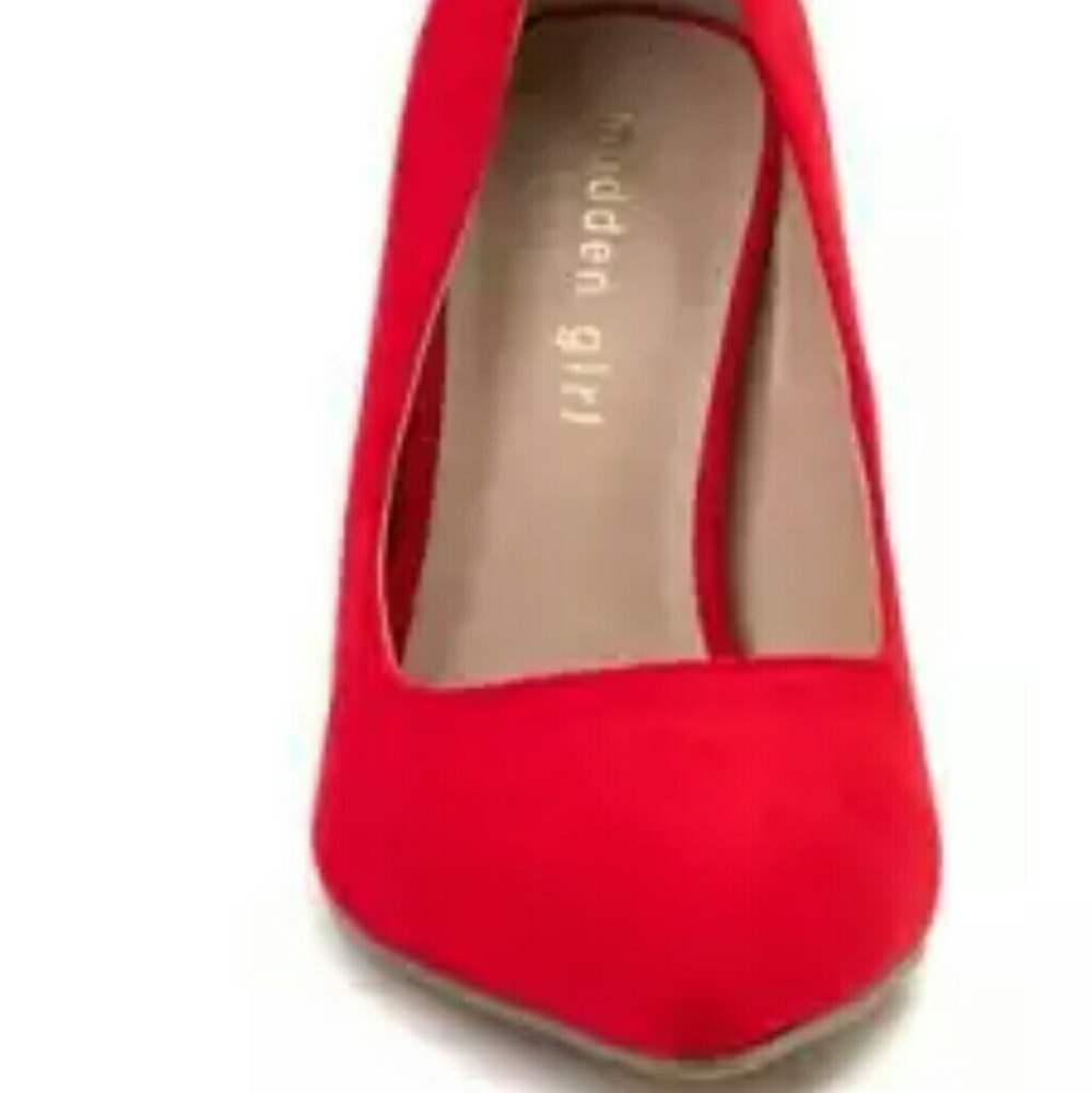 Red Pumps - Picture 3 of 6